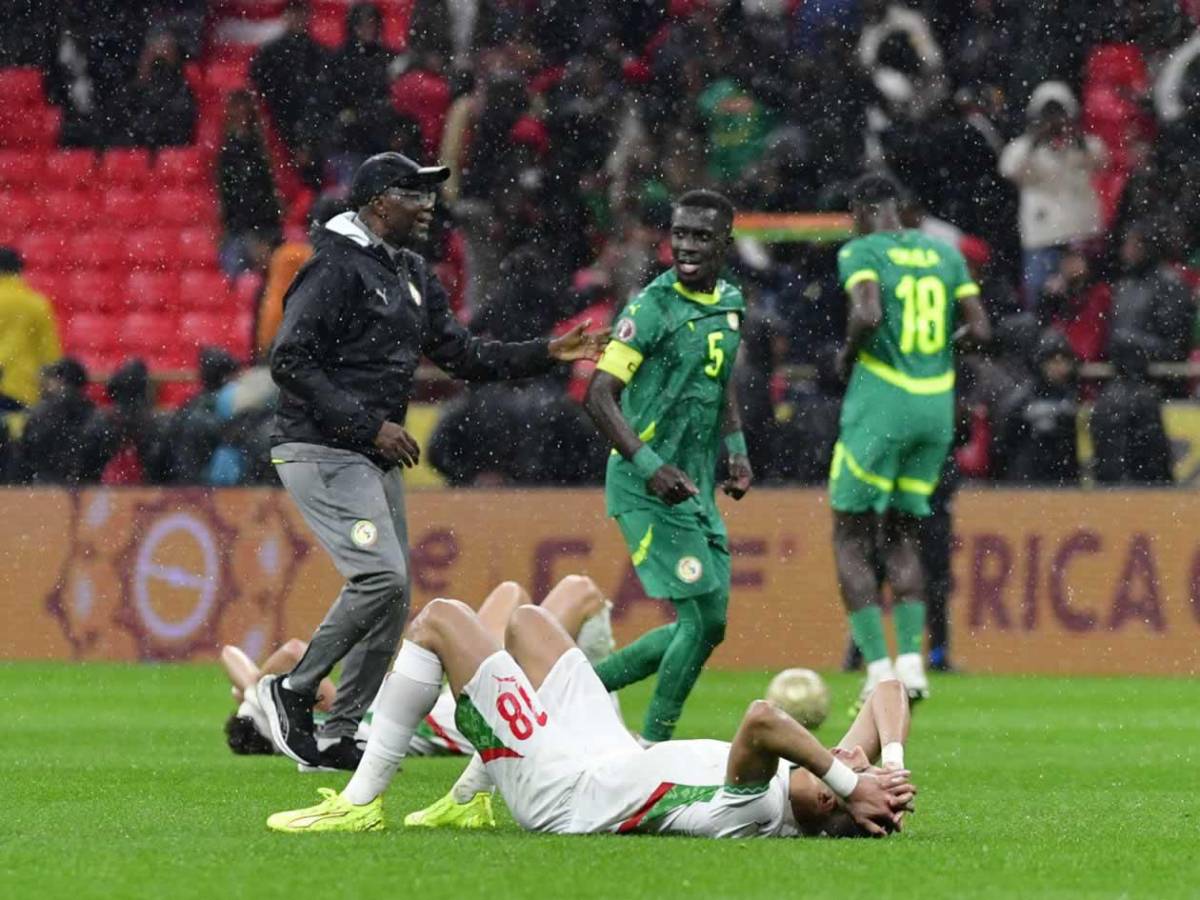 Escándalo Copa África: Senegal se va del campo vs Marruecos, vuelve y es campeón