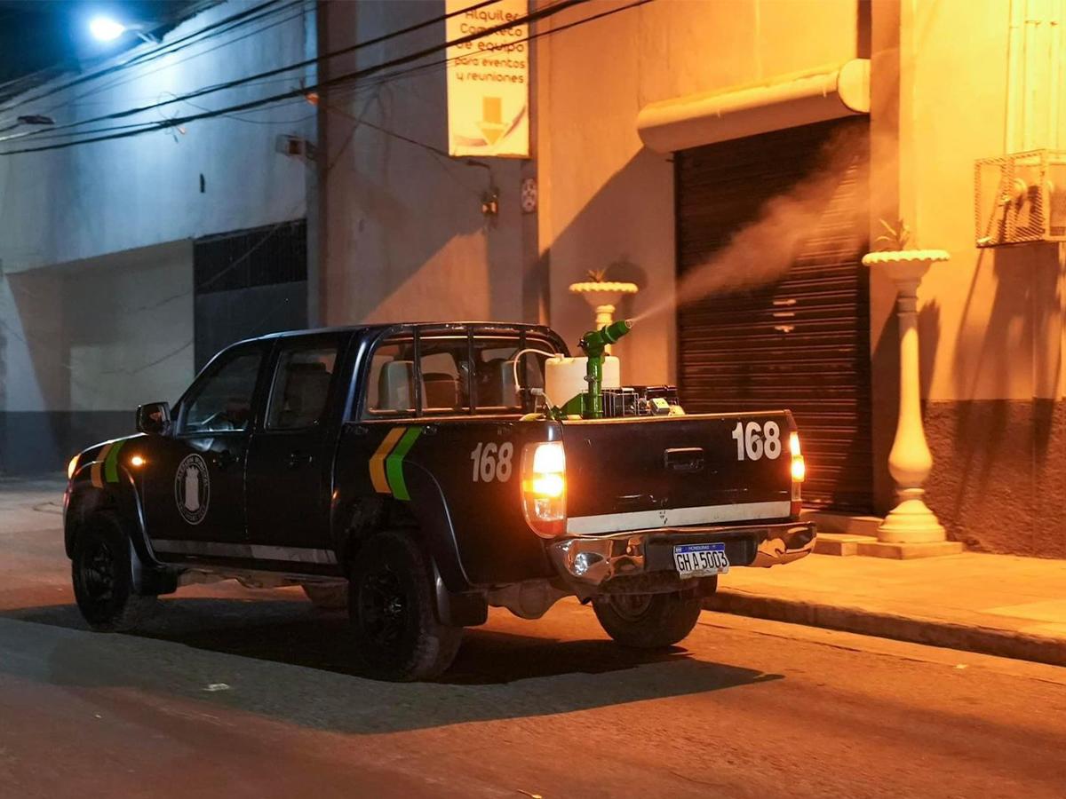 La máquina Leco, adquirida por la Municipalidad de San Pedro Sula, se instaló en uno de los vehículos municipales para su funcionamiento y así ampliar el radio de acción y cobertura de las comunidades.