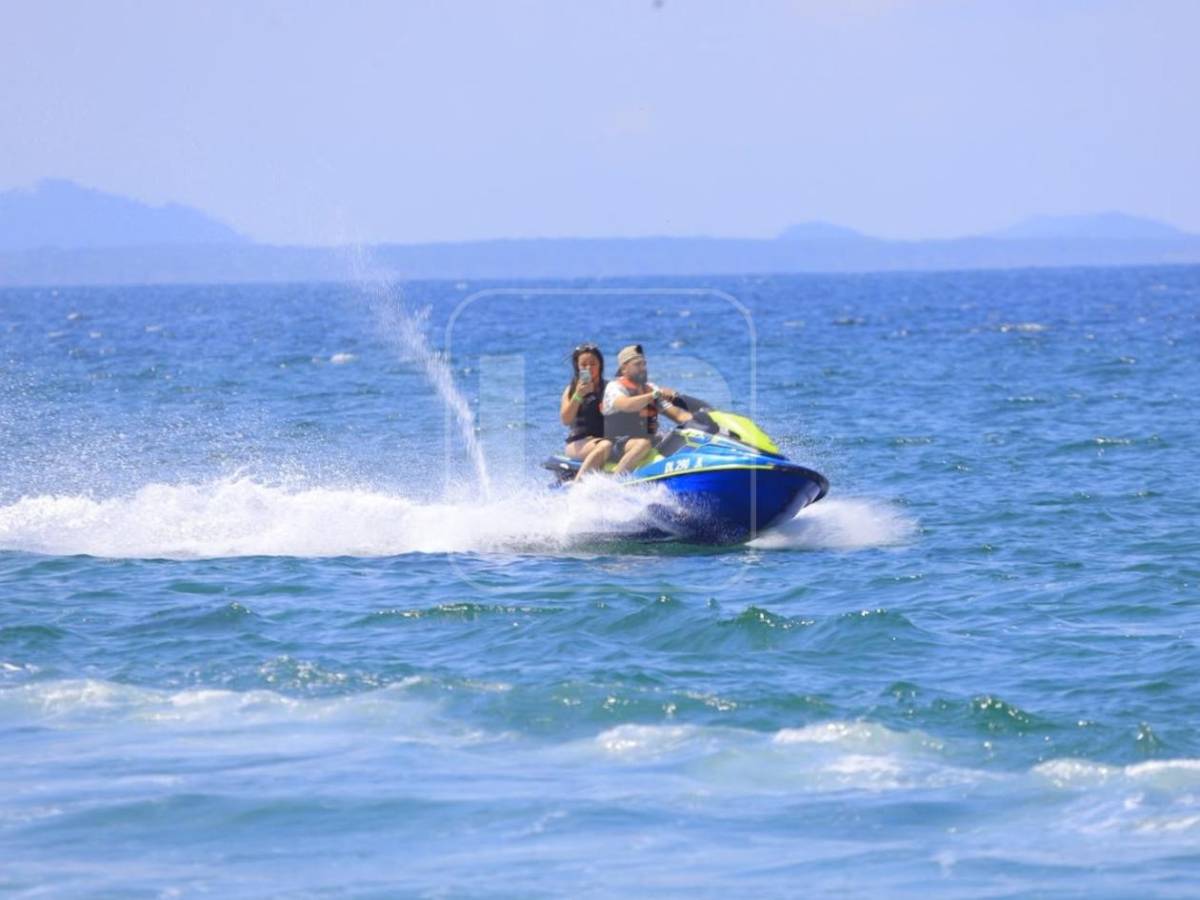 Ambiente cálido y tranquilo marca la Semana Morazánica en las bellas playas de Tela