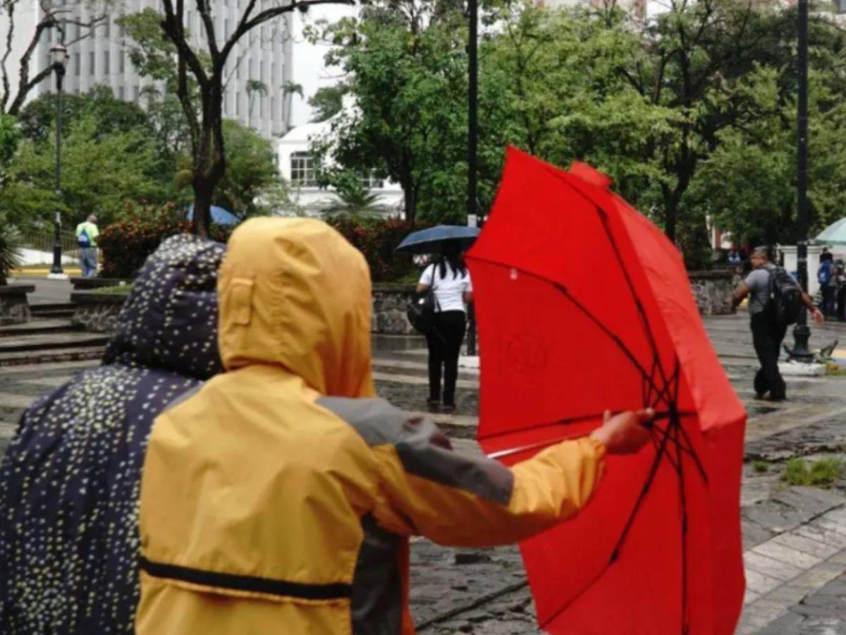 Saque paraguas: Vaguada ingresará al país y dejará lluvias en estas zonas