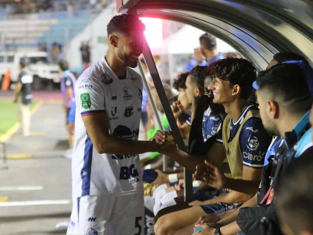 Motagua defrauda ante Cartaginés, oso de Wilmar Jordán y la bella que cautivó en el Nacional