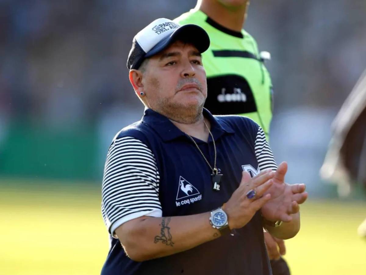 Impactante: Médico revela lo que obligaron a realizarle a Maradona