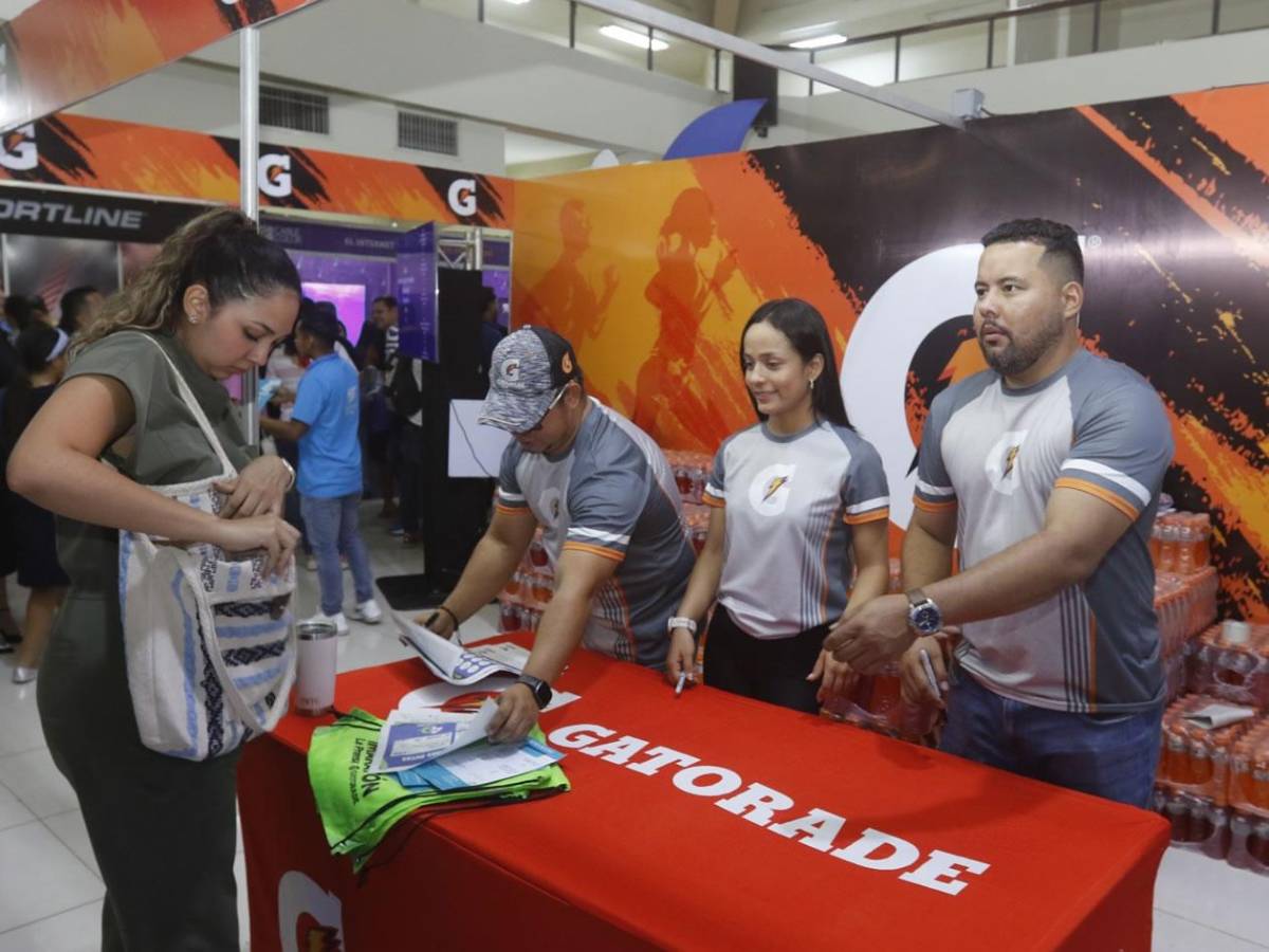 Gran algarabía de miles de corredores con la Expomaratón previo al gran día