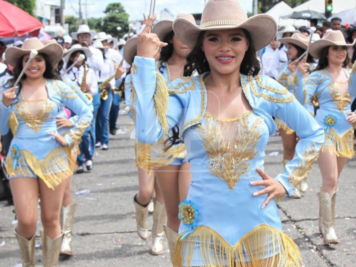 Quiénes son las hermosas palillonas 'vaqueritas' que se robaron las miradas por su originalidad