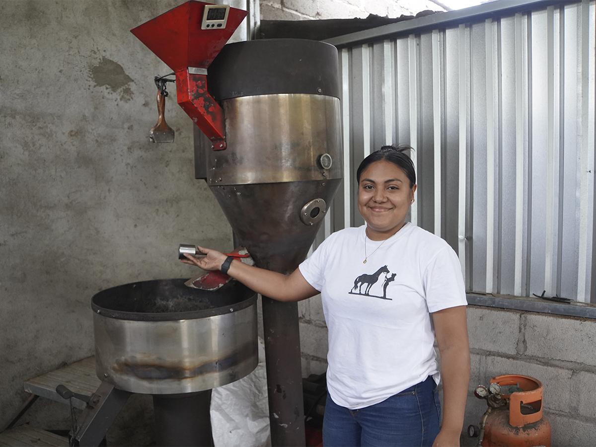 Gracias a una inversión estratégica de infraestructura y tecnología, la capacidad instalada del equipo de tostado se ha incrementado de 15 libras a 30 libras por lote.