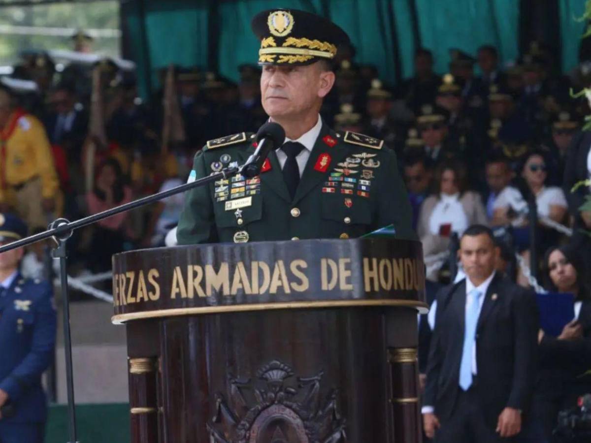 En imágenes: Así fue la visita del nuevo jefe de las Fuerzas Armadas al CLE