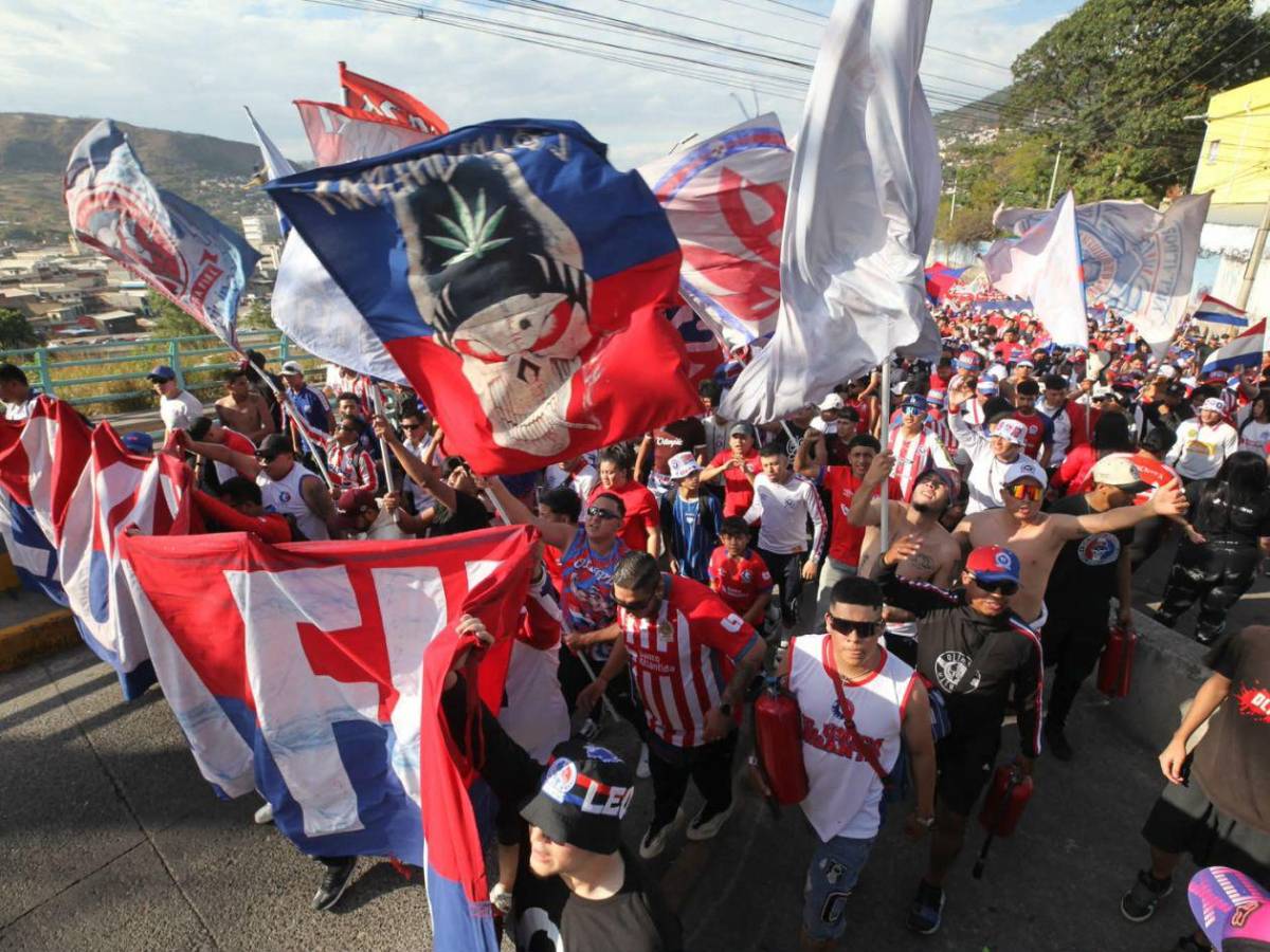 Las bellezas del clásico, show de Ultra Fiel y ambientazo para el Olimpia-Motagua