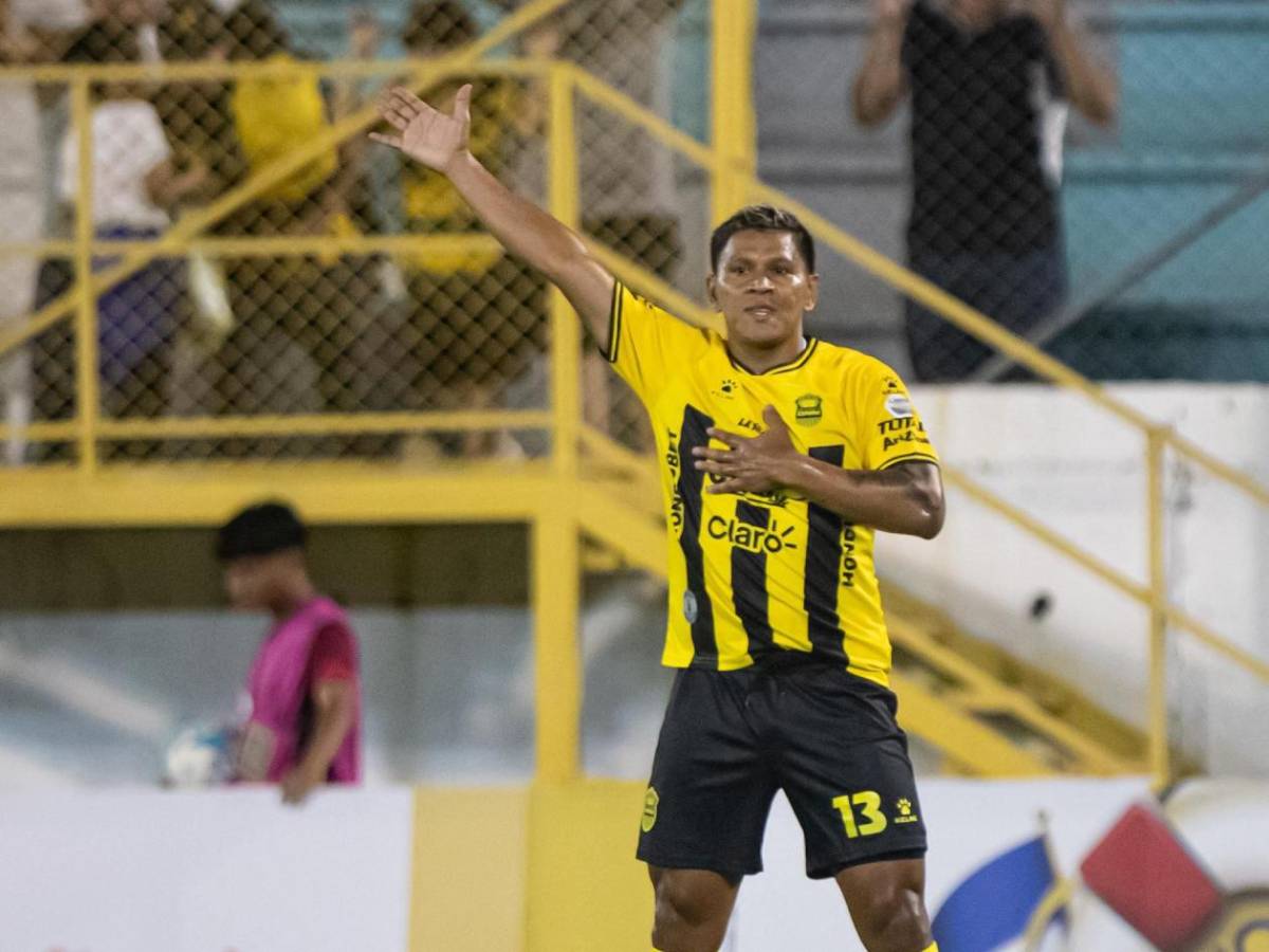 Bailes, locura del Real España, Pavón sorprendió, ¿qué pasó con Tilguath?