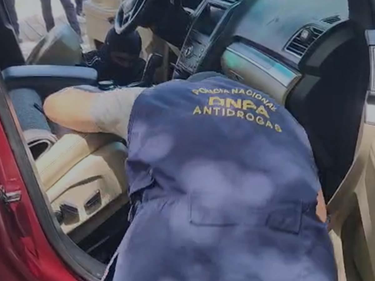200 mil dólares y 150 paquetes de cocaína decomisan a mujeres en camioneta en Choluteca