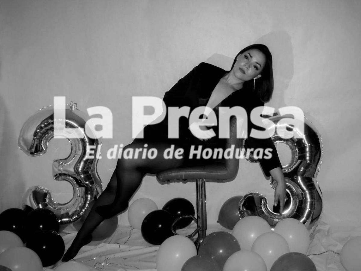 ¿Quién es la maestra y abogada que se viralizó en las redes por su porte y belleza?