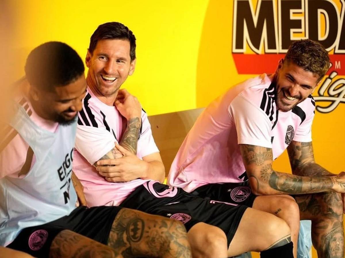 Messi causa locura en Puerto Rico y terrible caída: lo tiraron al suelo y vive insólito momento