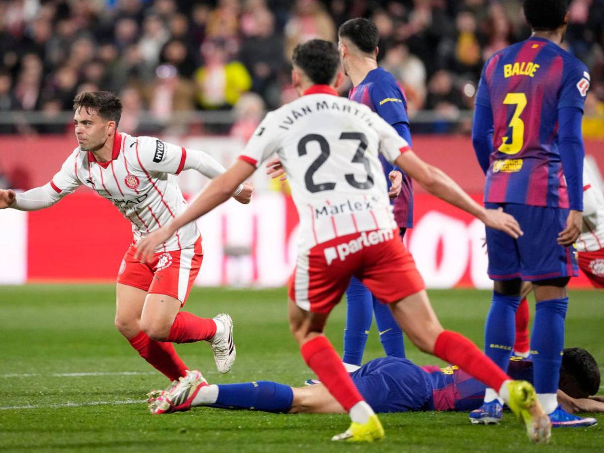 Barcelona vive noche amarga: enfado de Flick, polémica y penal fallado de Lamine