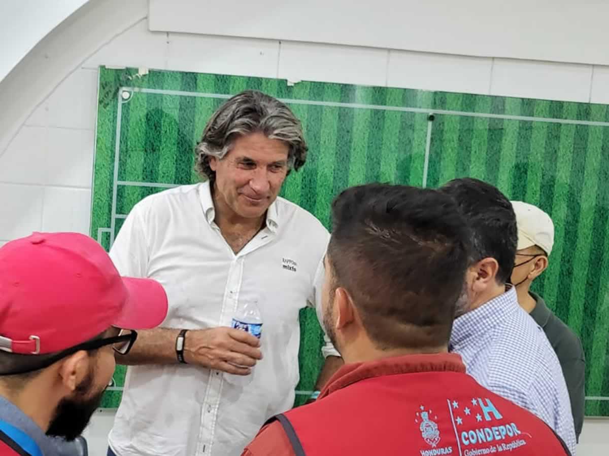 Llegan a San Pedro Sula ingenieros para instalar grama híbrida al estadio Morazán