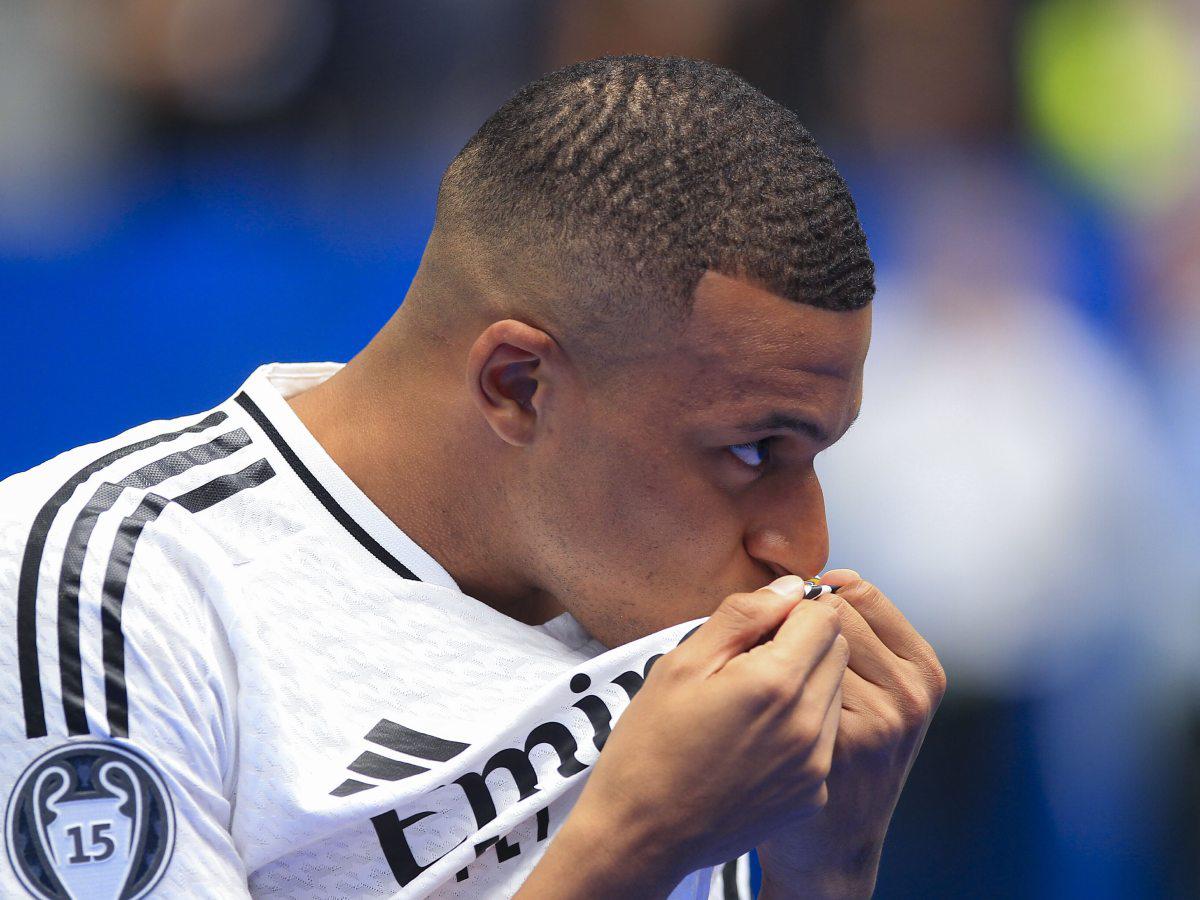 Mbappé desató locura en su presentación como jugador del Real Madrid