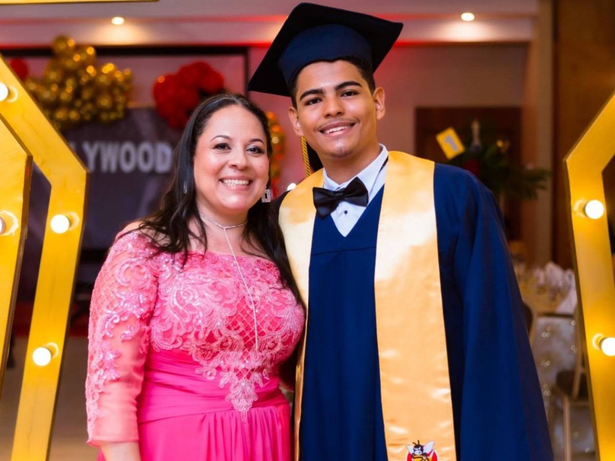 Seniors de la Saint Paul Academy celebran su logro académico