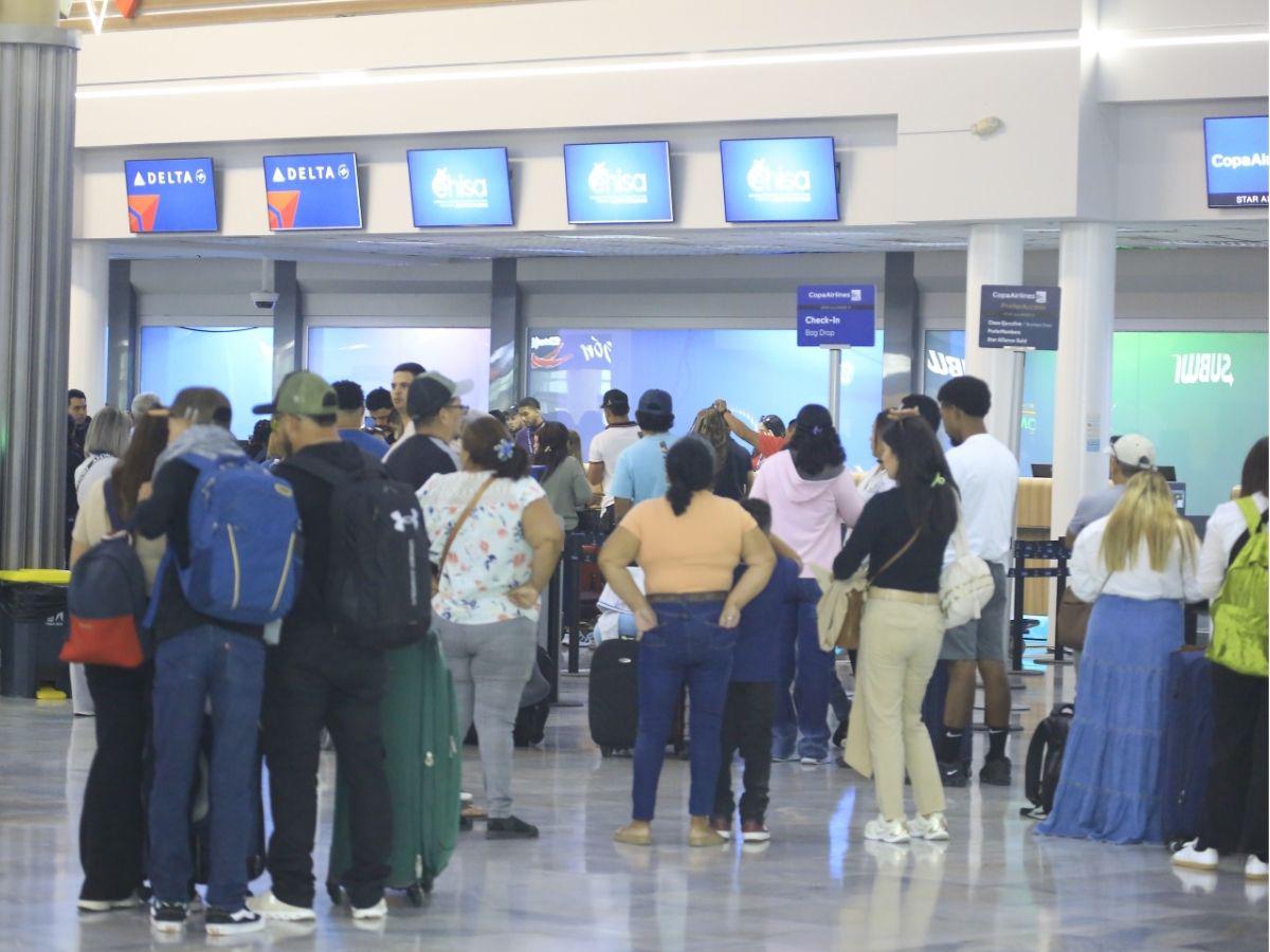 ¿Por qué subieron los boletos y qué aerolíneas bajo costo quedan?
