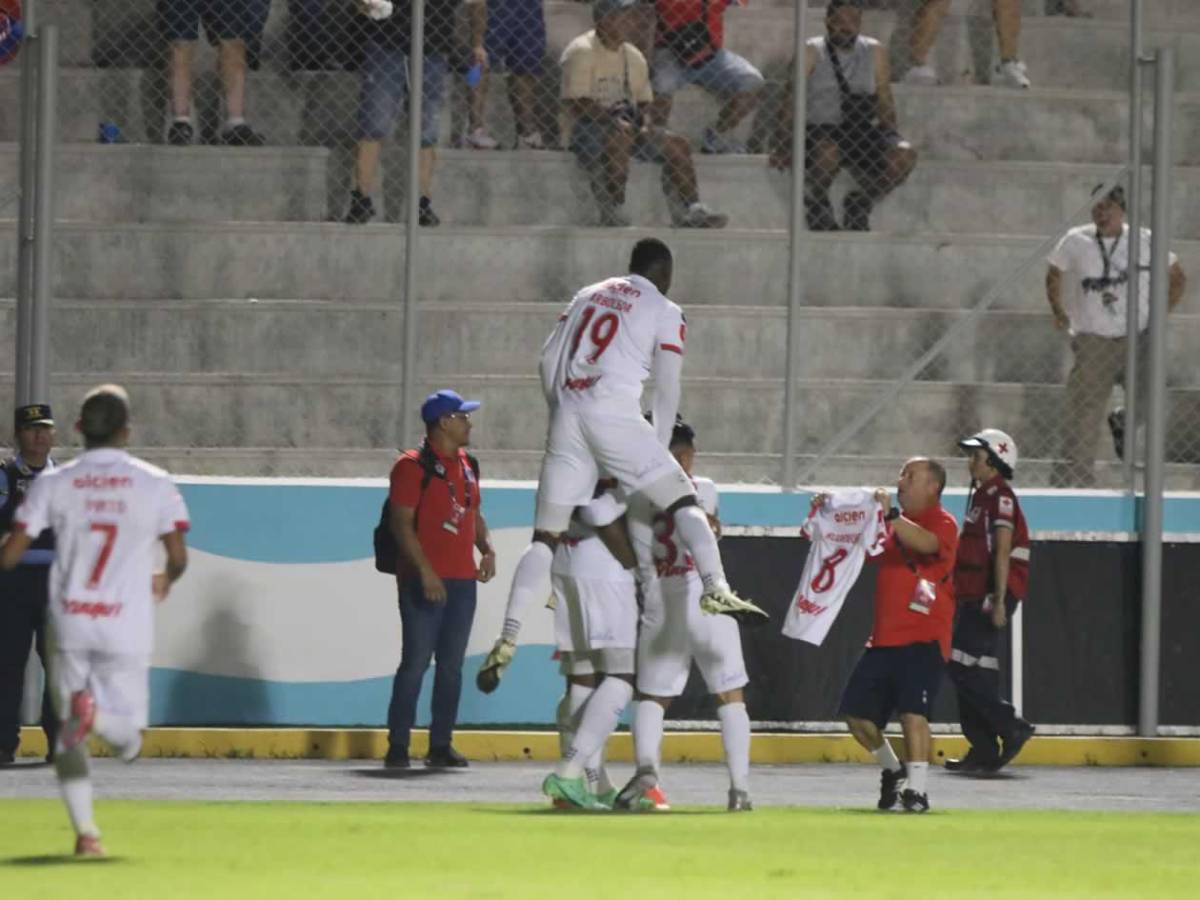 Olimpia de fiesta, doble premio en Concacaf, burla a Motagua y bellas novias de jugadores