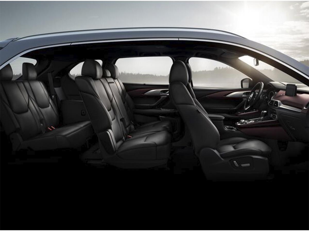 La CX-9 tiene capacidad para 7 personas.