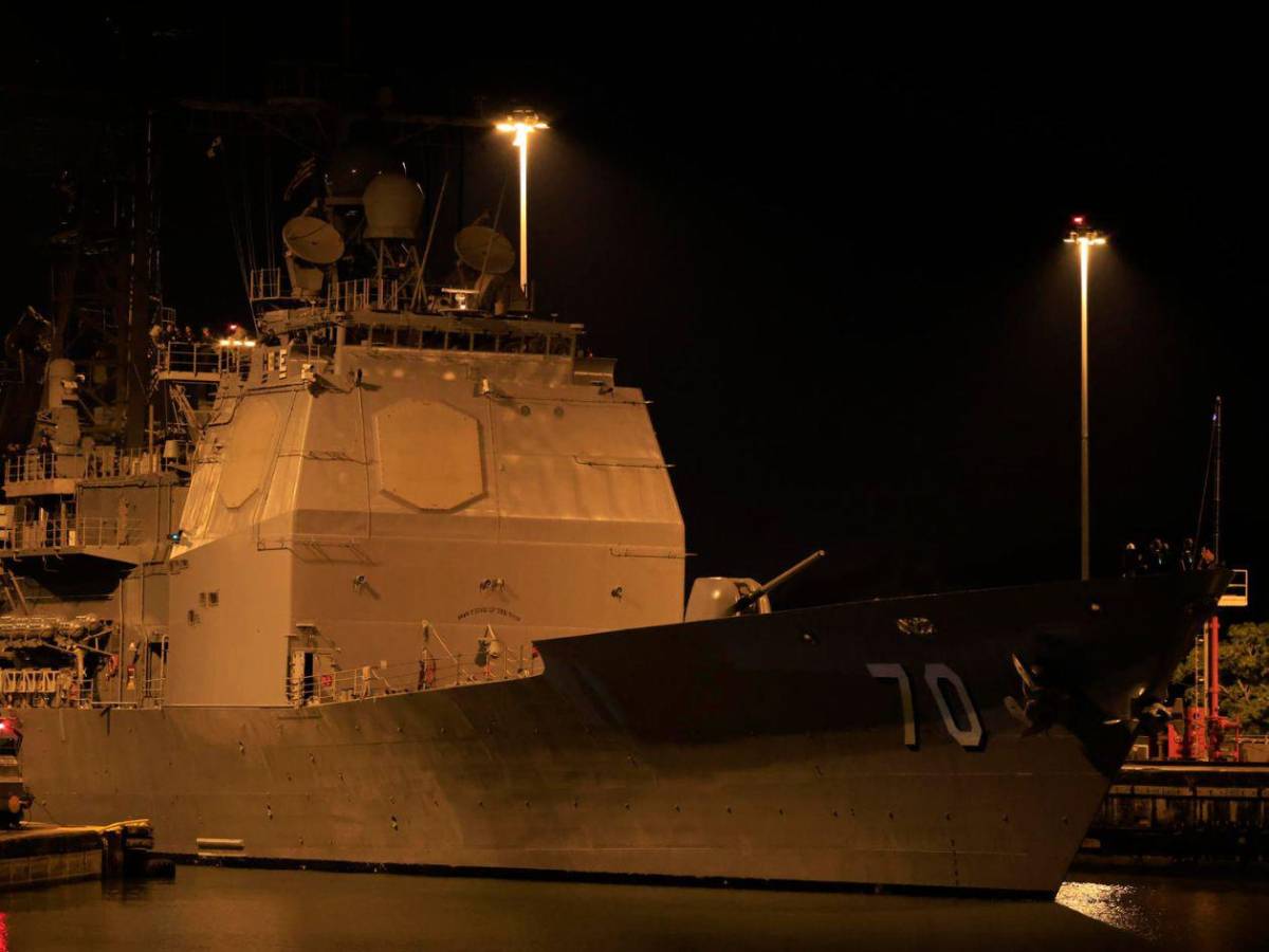 Poderoso buque lanzamisiles de Estados Unidos llega a Panamá