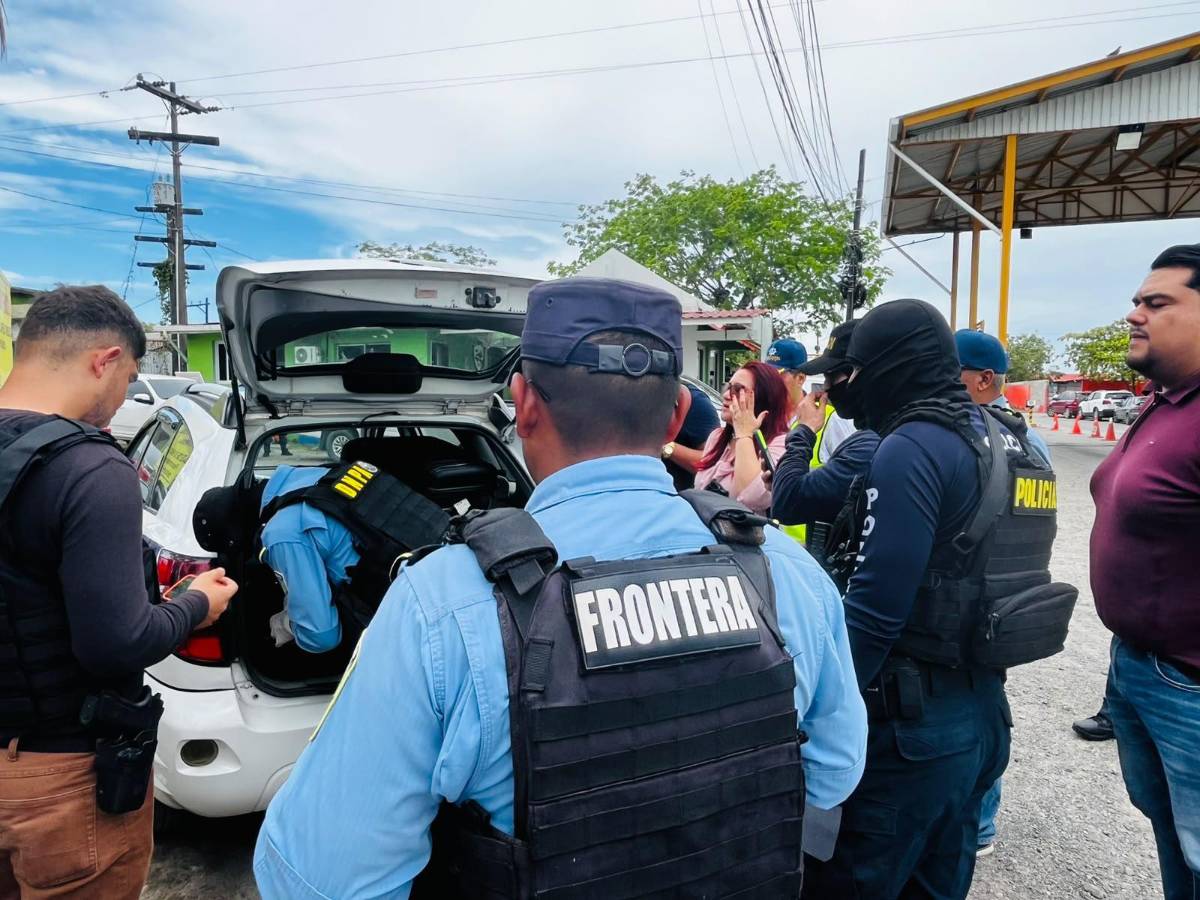 Los paquetes iban untados de café: capturan a tres hombres con millonaria suma de dinero en La Ceiba