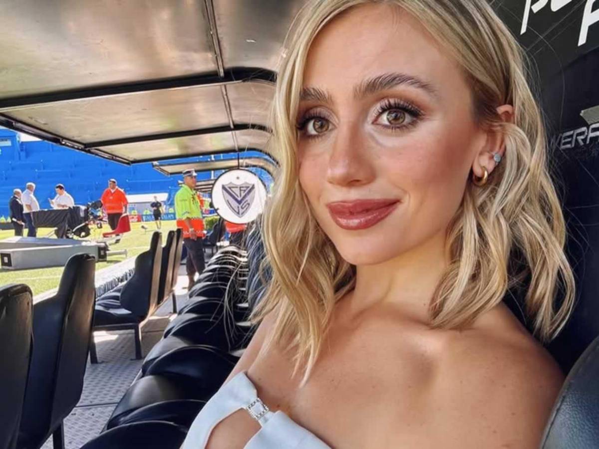 Sexy periodista deportiva se compromete con conocido futbolista argentino