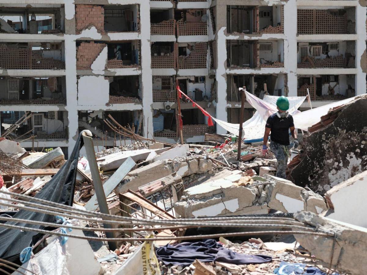 Polvo de los escombros enferma a familiares que buscaban víctimas del terremoto en Venezuela