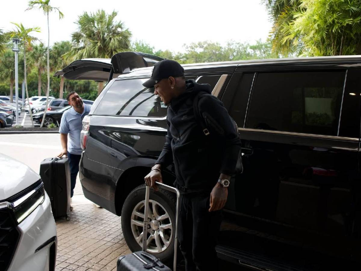 Romell Quioto regresó a la Selección: así lo recibieron y llegó en lujoso auto