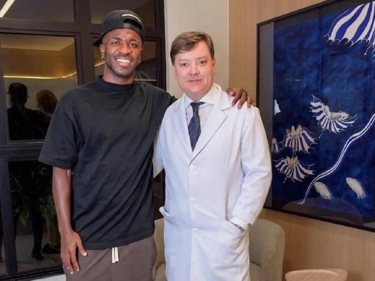 Vinicius con nuevo rostro: se operó y sorprende con brutal cambio tras el Mundial