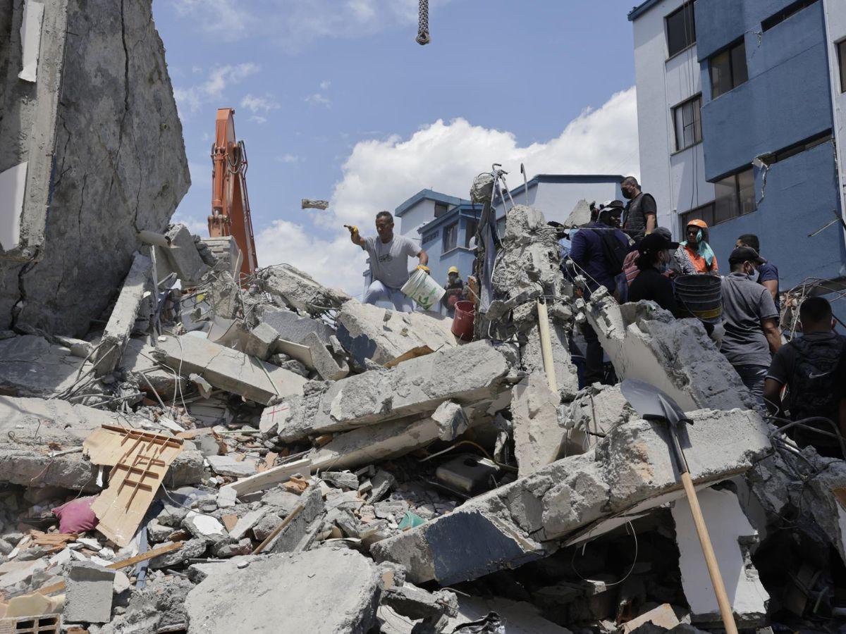 Querido cantante muere aplastado tras terremoto en Colombia