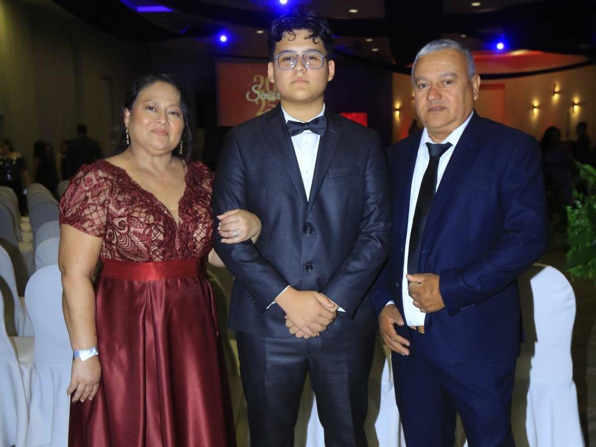 Seniors 2025: Fiesta de graduación de la Happy New Dawn