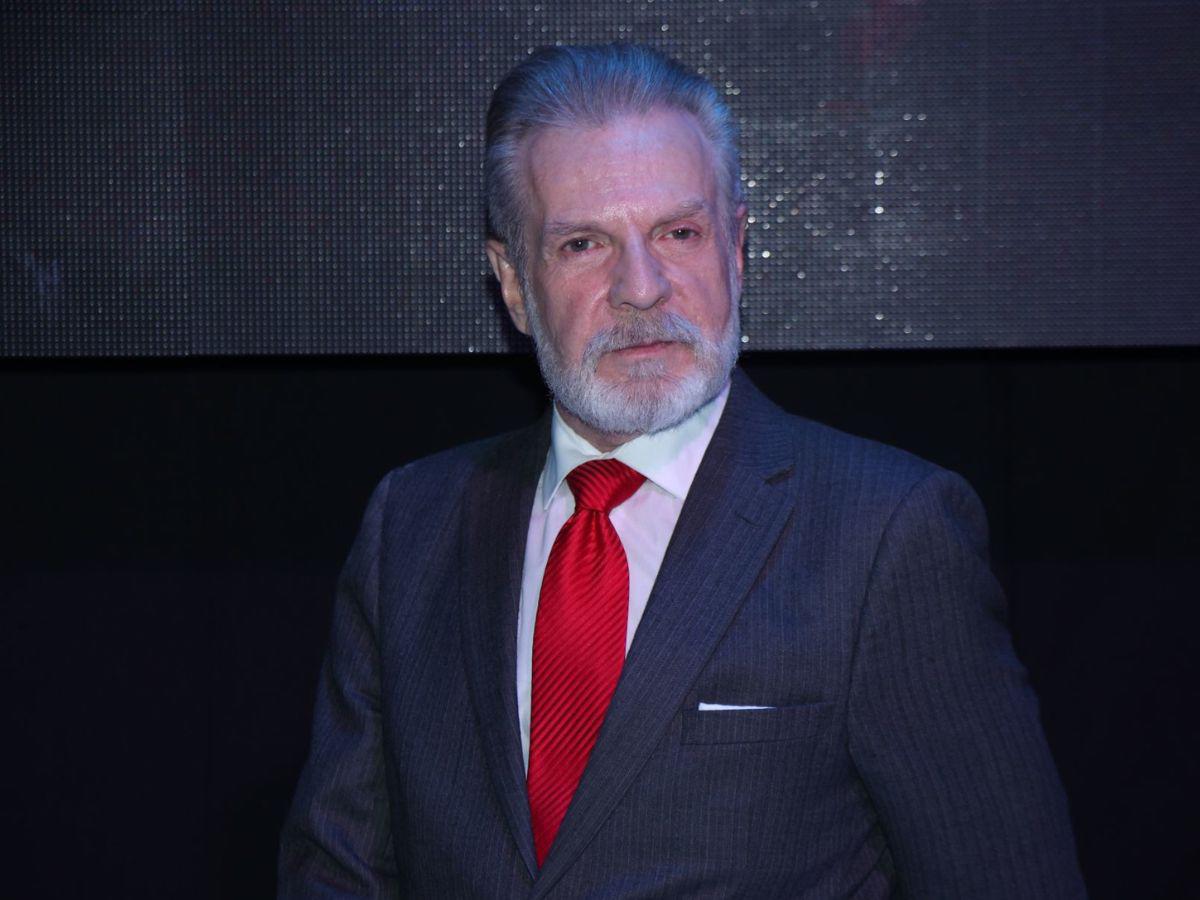 Actor de María la del Barrio renuncia a la homosexualidad