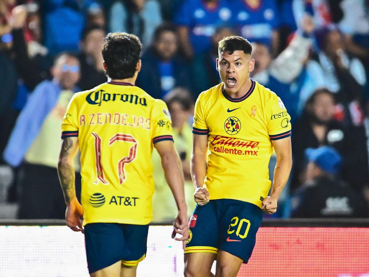 Richard Sánchez, del América, gritando su gol contra el Cruz Azul.