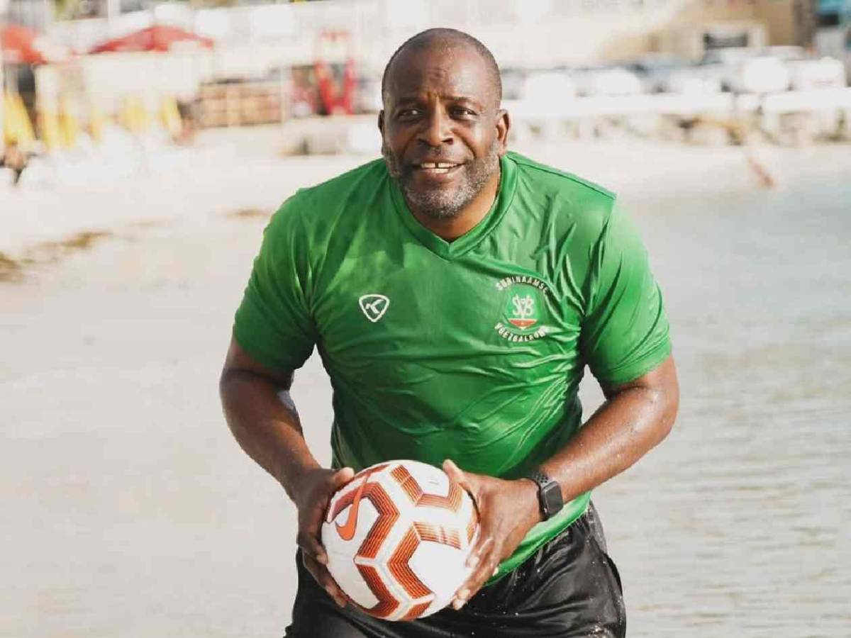 Dejó a Honduras sin Mundial y renuncia: Selección de Concacaf se queda sin DT