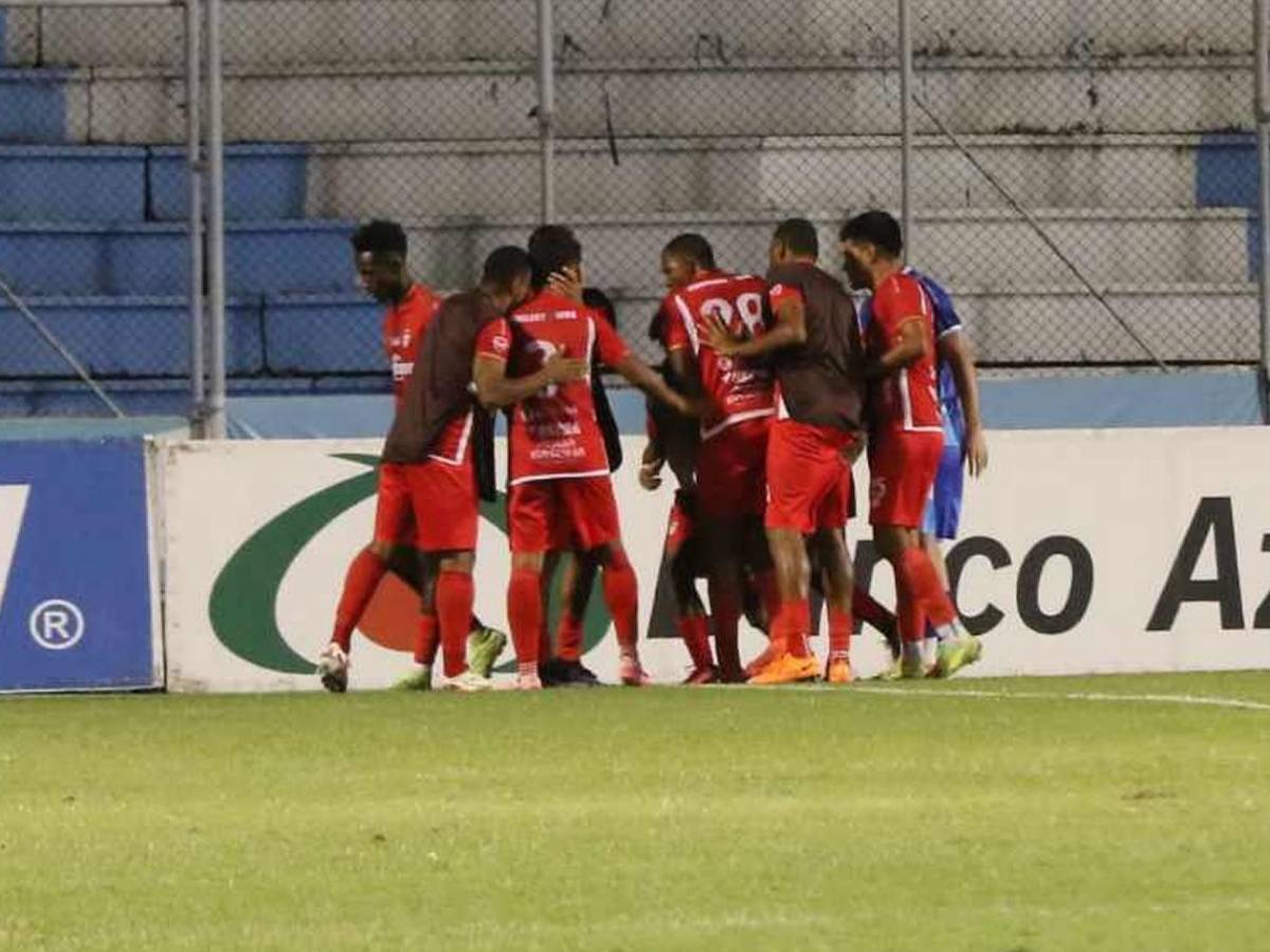 Lamento de Olimpia, esposa de Espinel sorprende e hijo de leyenda brilla