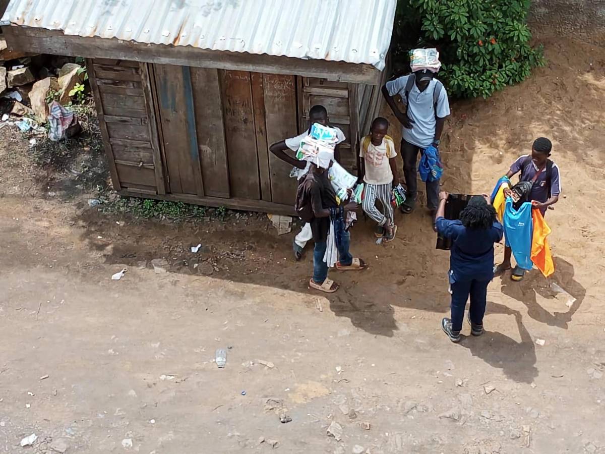 “Les vamos a caer a golpes”: El relato de Bryan Sánchez, hondureño deportado de EE UU a África