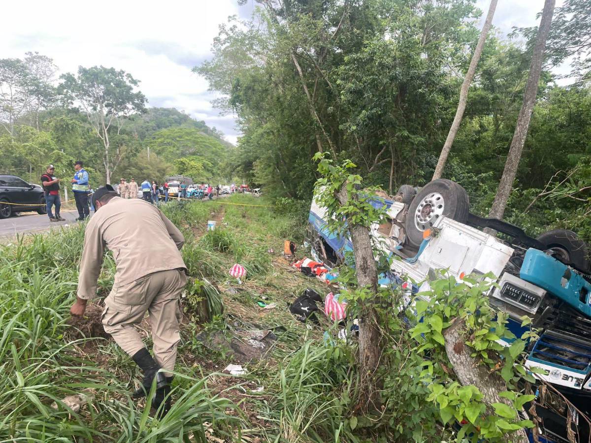 Madre e hijita quedaron atrapadas en accidente de bus en Morazán, Yoro