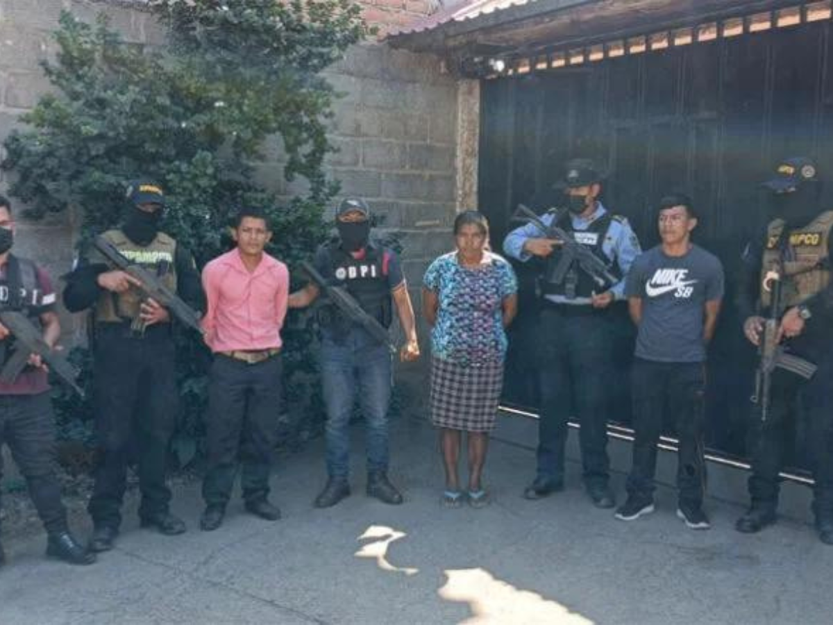 Capturan a tres personas en posesión de armas en Comayagua