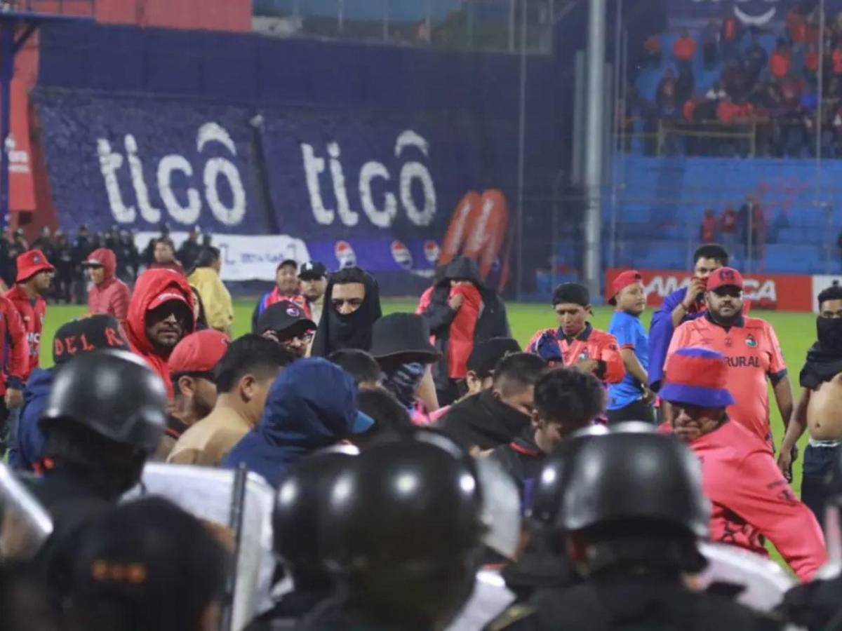 Final del fútbol guatemalteco termina en trifulca: dos hondureños involucrados