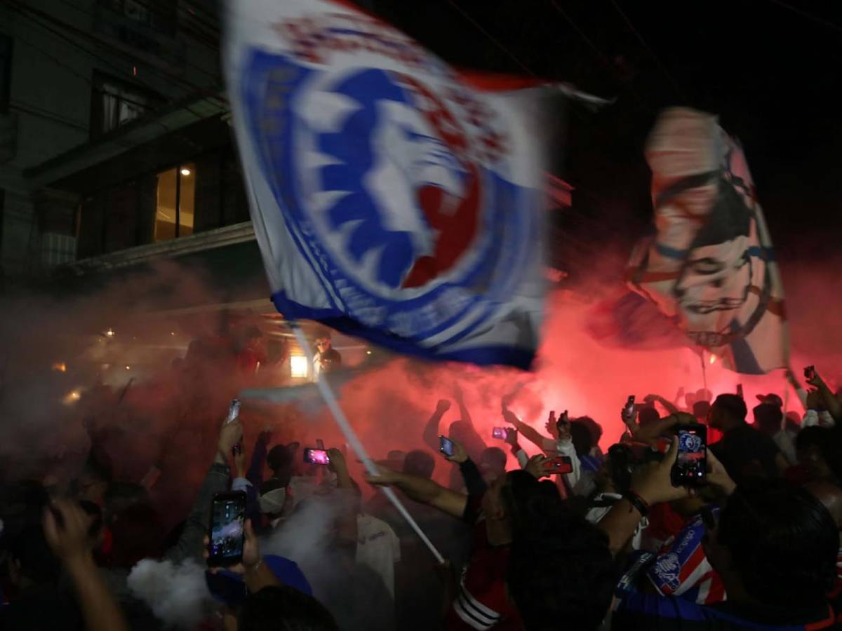 Espectacular banderazo de la afición del Olimpia y piden la Copa 40 ante Marathón