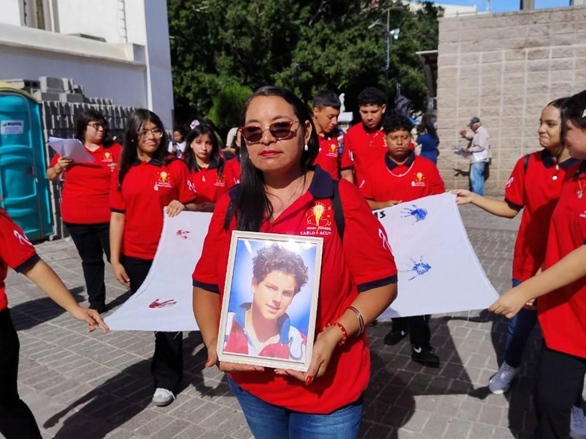 Capitalinos rinden homenaje a San Carlo Acutis, primer santo milenial