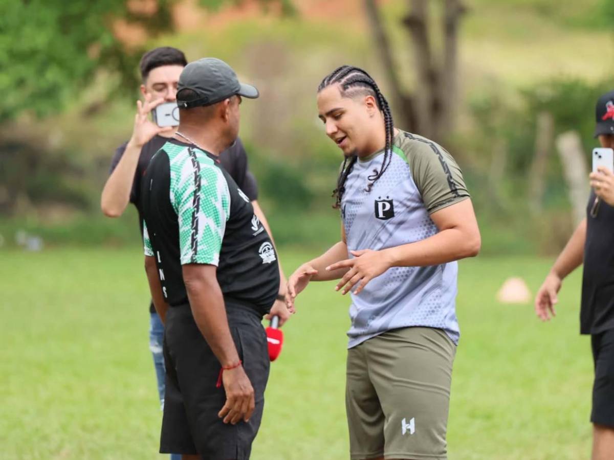 Davis Flow se estrena como futbolista: Lujos, llamado de atención y lo que le hicieron