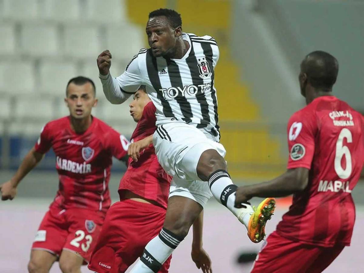 Fallece reconocido futbolista tras desplomarse en pleno partido: Murió en el campo