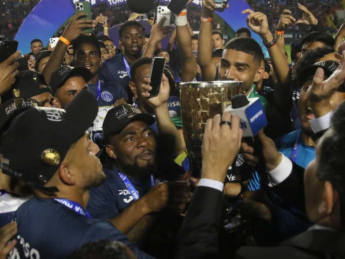 Motagua campeón: festeja la Copa 20, baile del Búho Meléndez y emoción de Pedro Atala