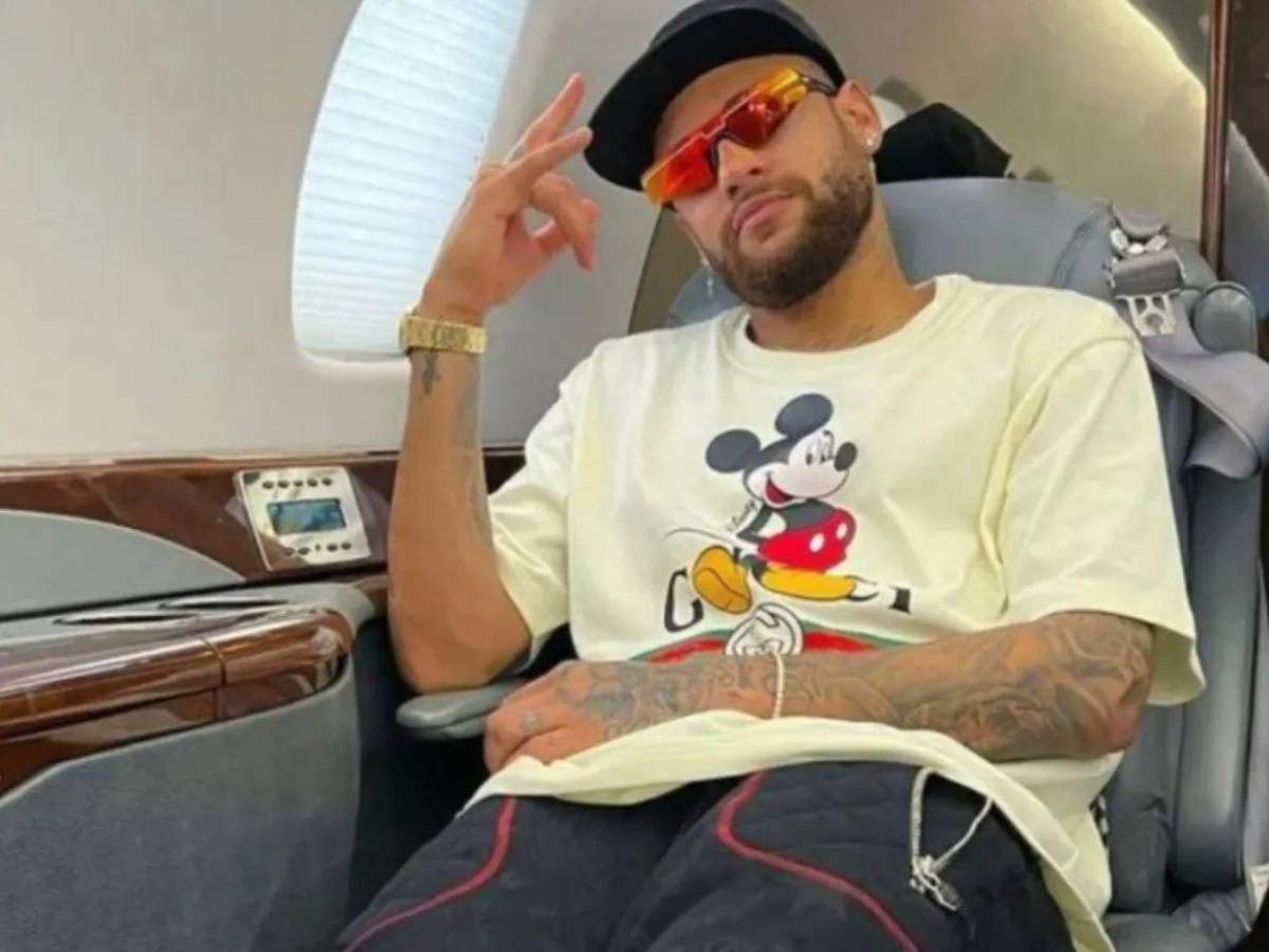 Neymar compra excéntrico Batimóvil ilegal: Por esta razón no lo puede usar