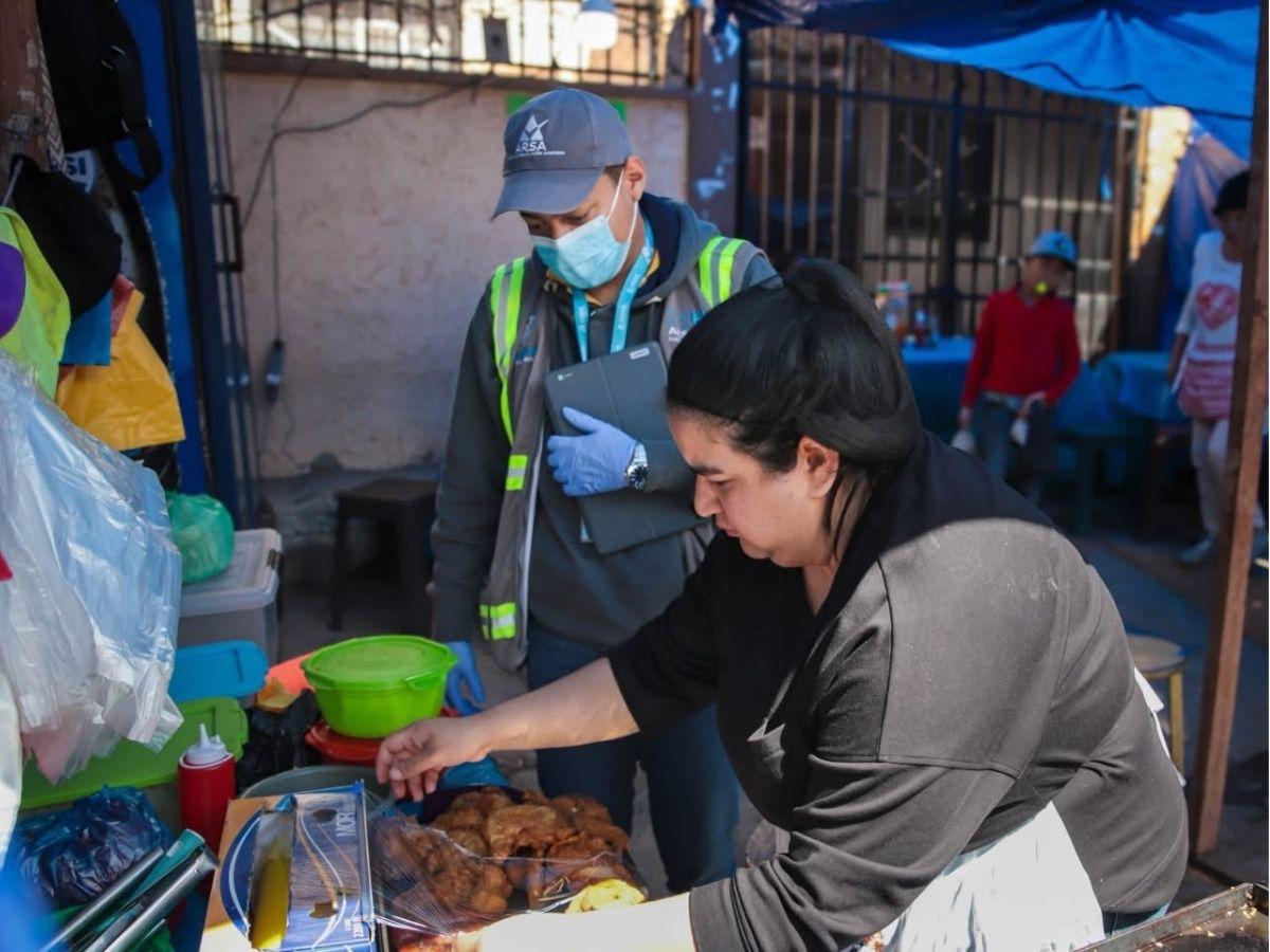 ¿Qué irregularidades detectó Arsa en negocios de alimentos y farmacias?