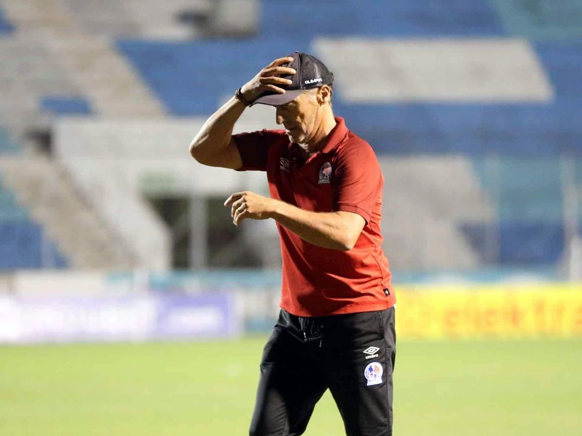 Pedro Troglio: el castigo que recibió el técnico del Olimpia