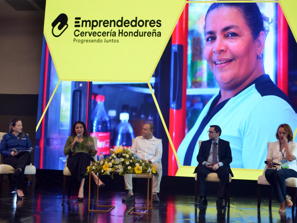 Karla Ávila, directora Legal y Asuntos Corporativos, participó en el panel empresarial Empleo y Emprendimiento Justo e Inclusivo.