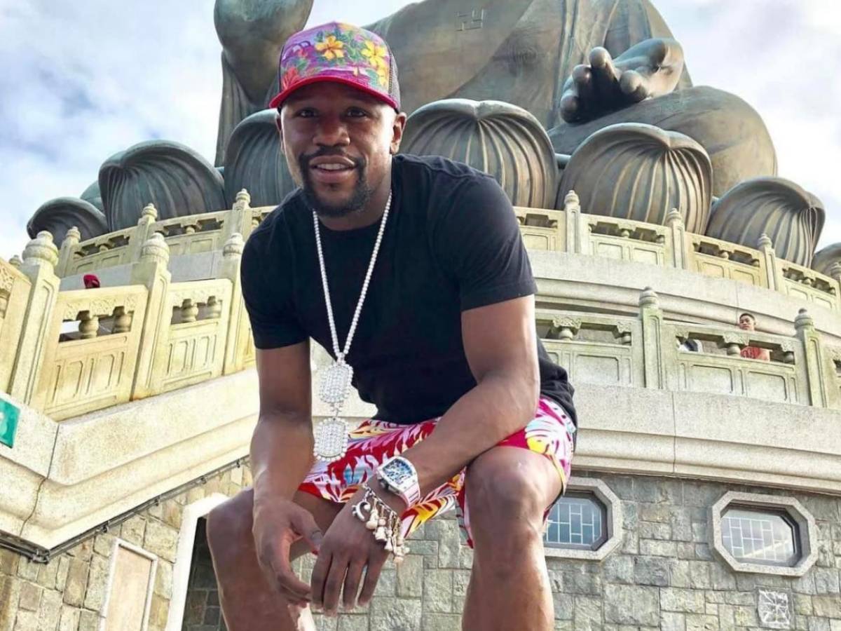 Floyd Mayweather se rinde ante belleza de Honduras y responde a denuncia