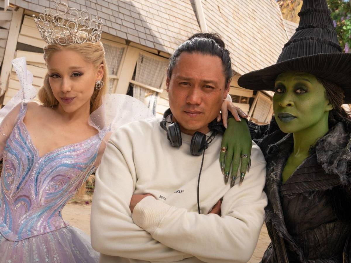 Zoe Saldaña dona $2,500 mensuales a la familia de James Van Der Beek