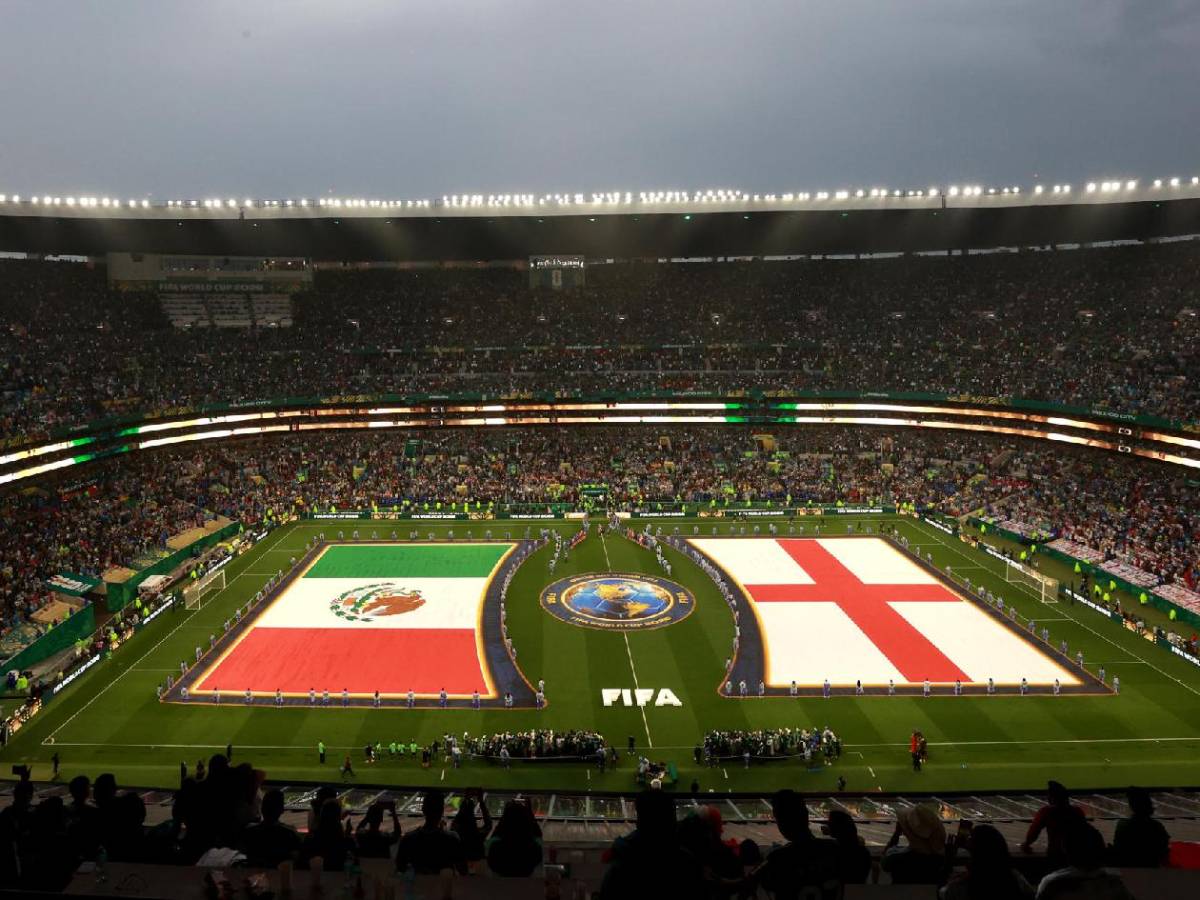México se quiebra tras eliminación, llanto de Ochoa y 'Aztecazo' de Inglaterra